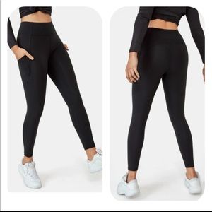 The Halara High Waisted Side Pocket Cropped Leggings